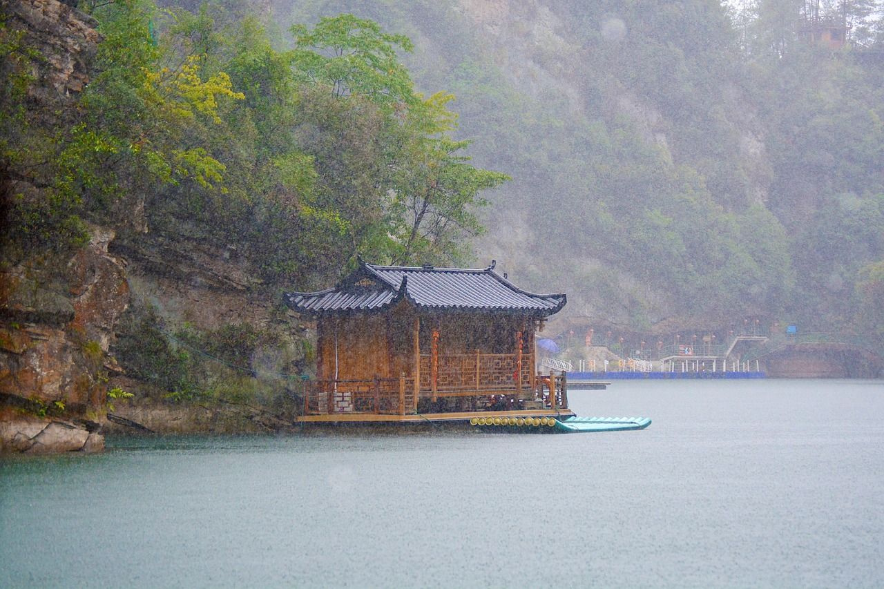 Baofeng Lake, often paired with a Huanglong Cave visit